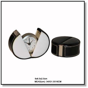 Analog clock in round shape